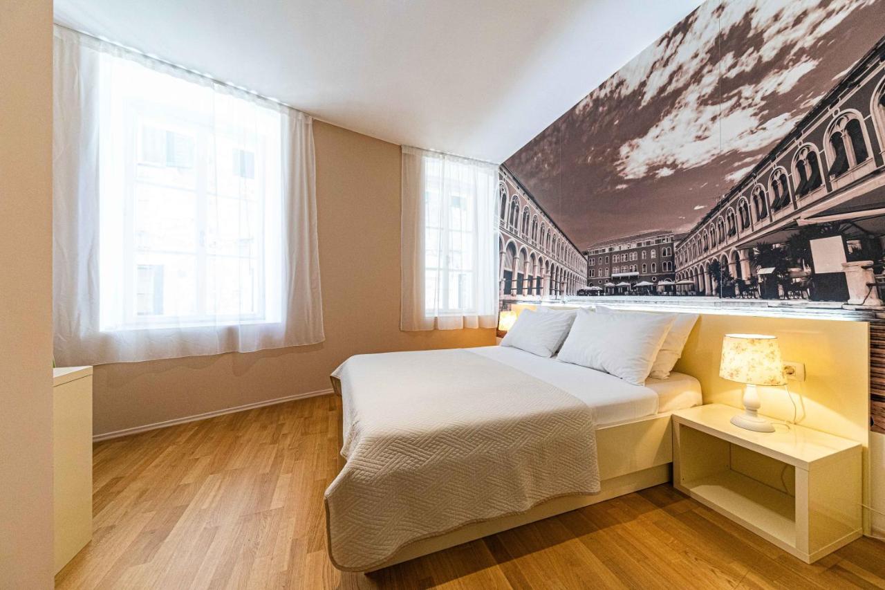 Pjaca City Rooms Split Exterior photo